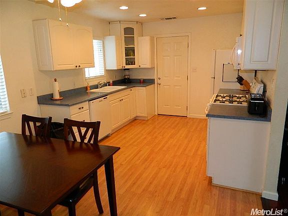 4th image of 912 Circuit Dr