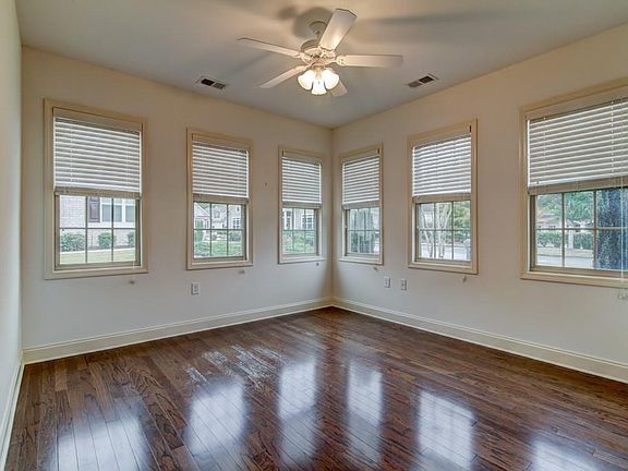 4th image of 208 Orchards Cir