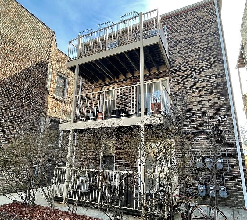 1st image of 1745 W Albion Ave APT 1N
