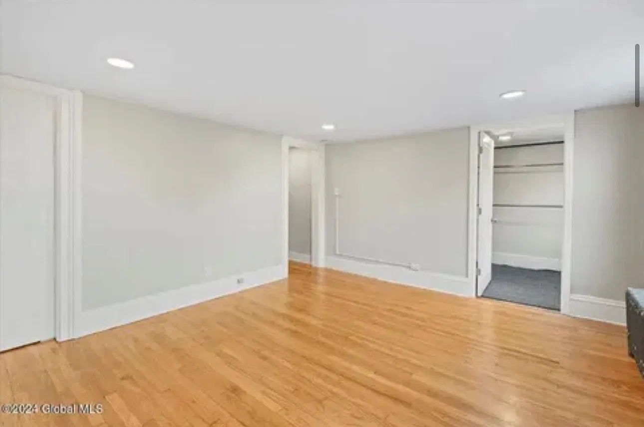 3 bed, 1300 sqft, $1,700 — Photo 1