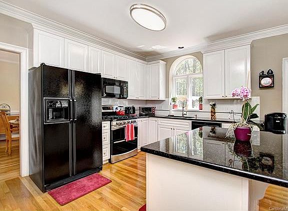 4th image of 4810 Linden Forest Ln