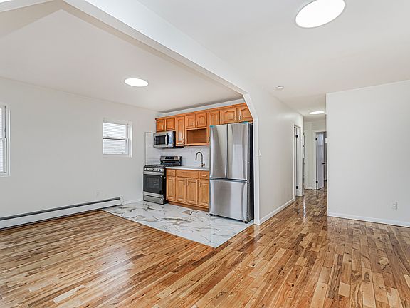 5th image of 18 Housman Ave #1
