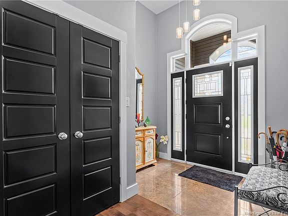 4th image of 34 Valmont Cres