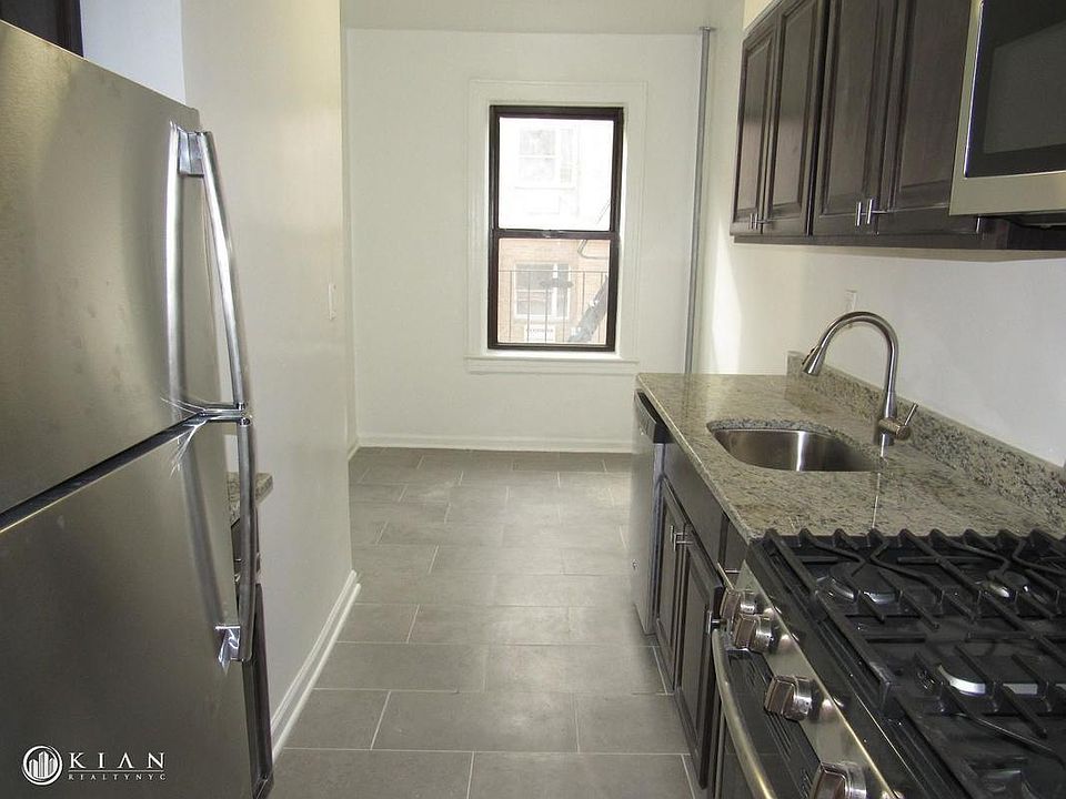 1st image of 13270 Sanford Ave APT 2E