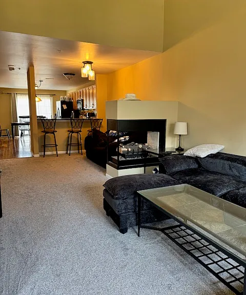 1394 Ashford Ct — Photo 3