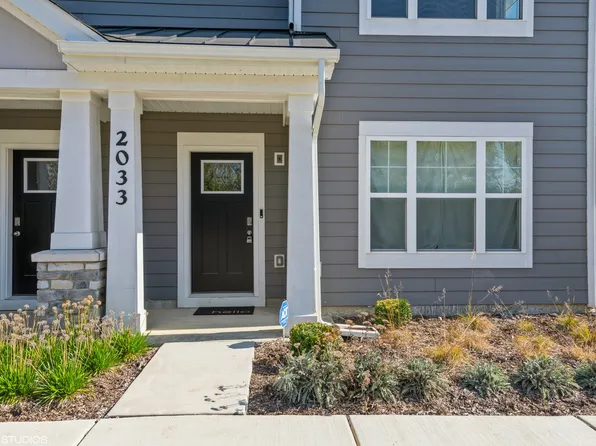 2033 Sequoia Ave, Mundelein, IL 60060