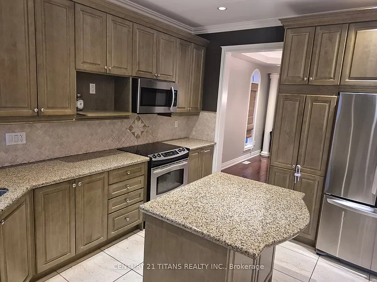 170 Tawny Cres — Photo 11