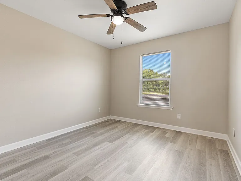 809 Pine Tree Rd — Photo 9