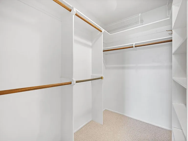 7808 Selkirk Dr — Photo 20