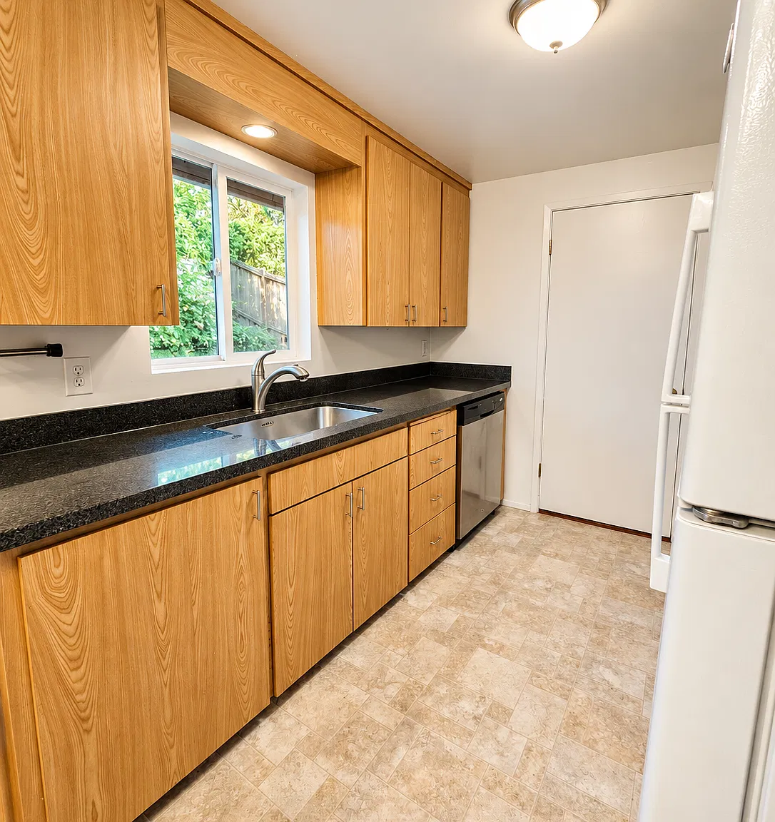 3 bed, 1620 sqft, $3,450 — Photo 3