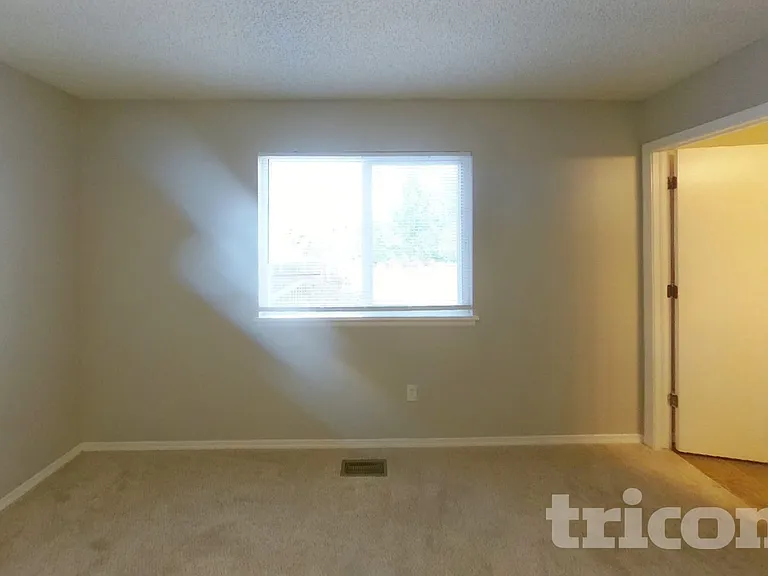 2920 Frazier Ln — Photo 6