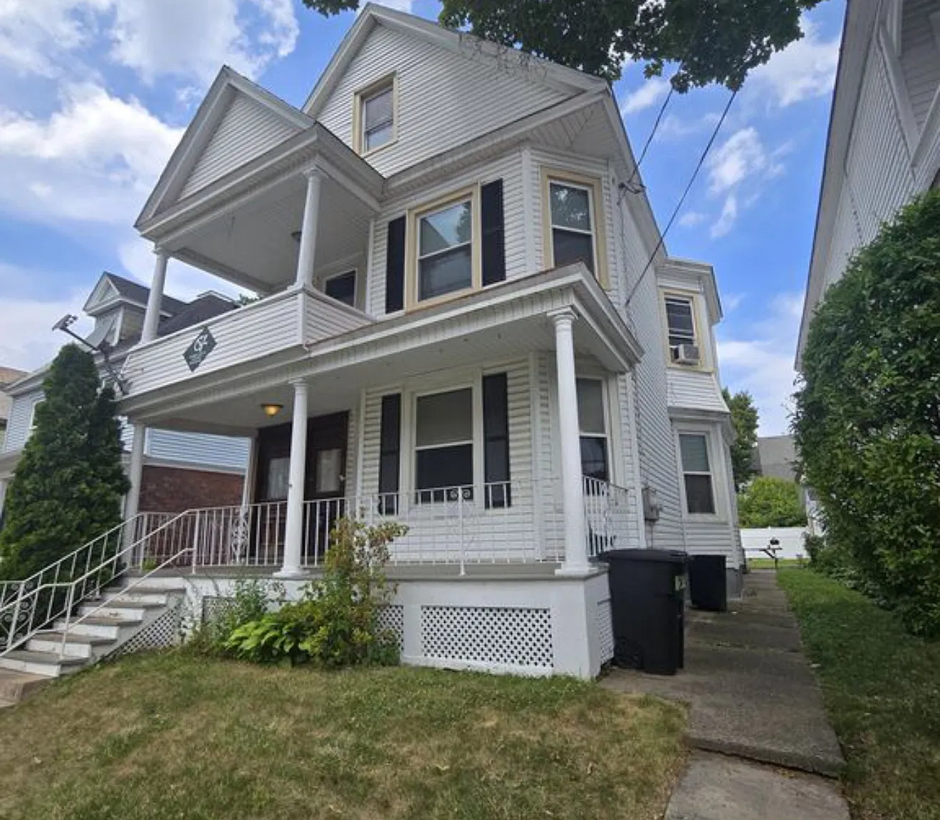 4 bed, 1600 sqft, $1,850 — Photo 1