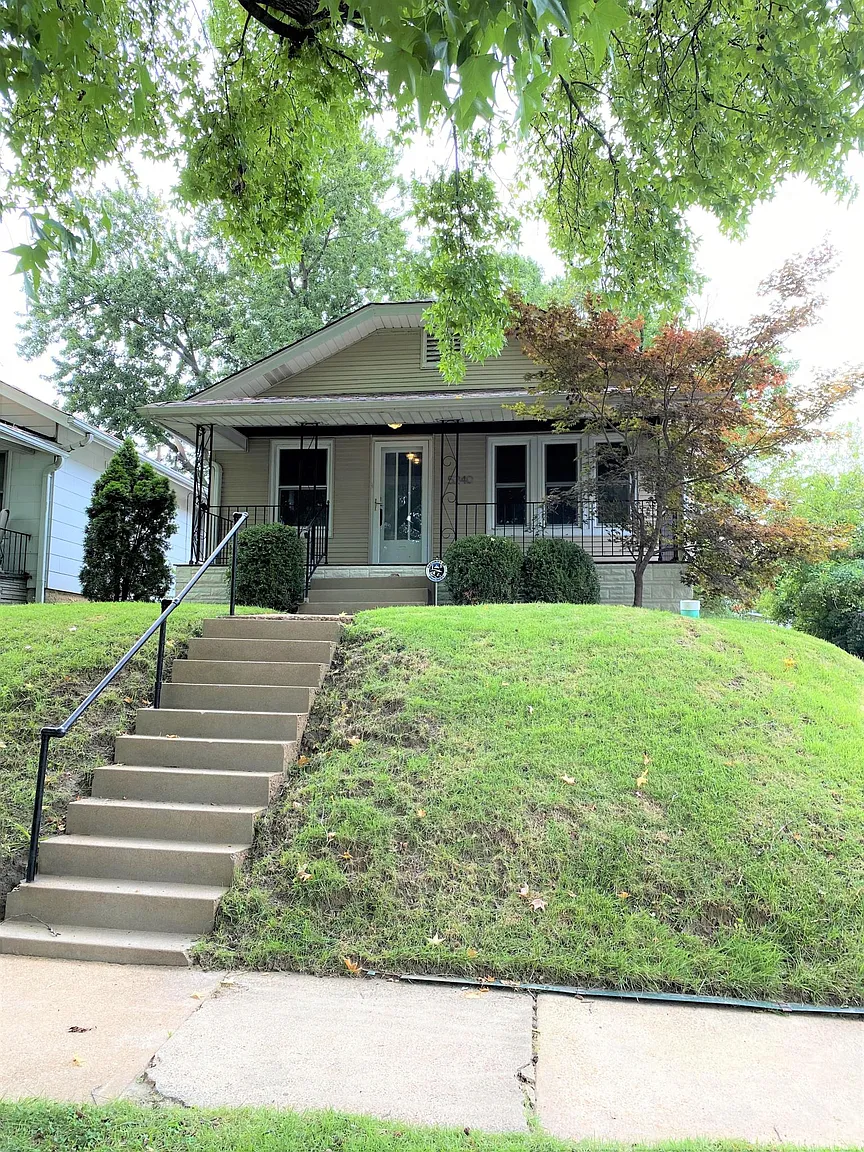 5240 Dewey Ave photo 1