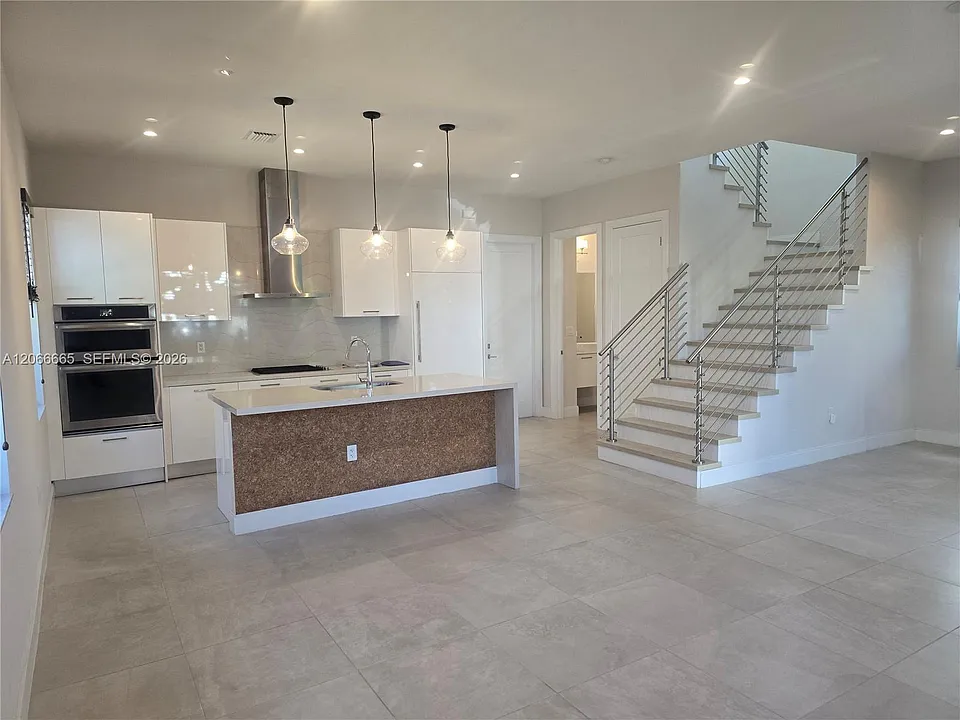 8216 NW 46th St