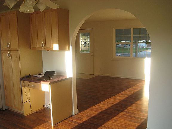 archway between kitchen and front room
