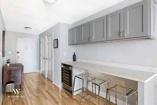 Sold by Warburg | media 6