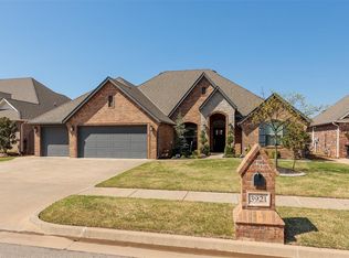 3921 Carmona Lakes Dr, Moore, OK 73160