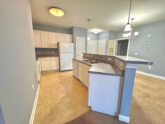 4th image of 200 Gateway Dr #233