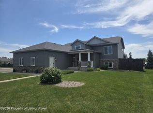 2070 Canyon Dr, Dickinson, ND 58601