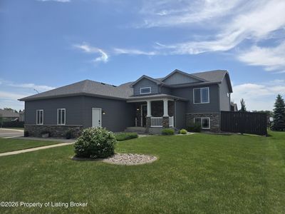 2070 Canyon Dr, Dickinson, ND, 58601