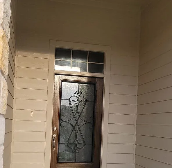 3206 Trinity Dr — Photo 2