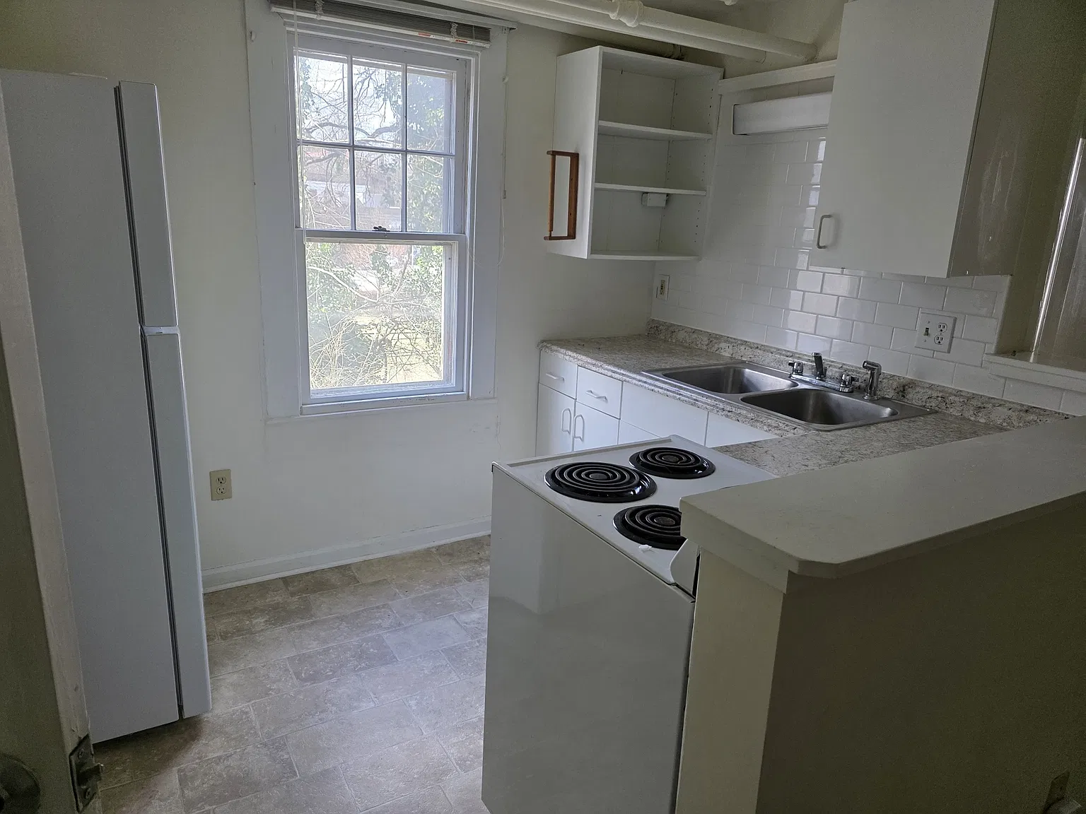 414 Altamont St — Photo 2