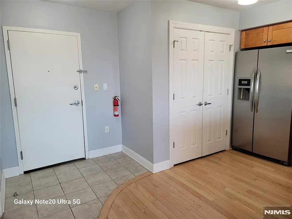 2 bed, 1185 sqft, $3,193 — Photo 3