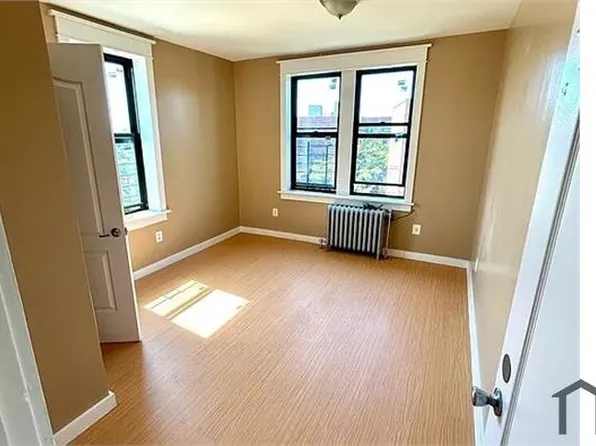 2288 Mott Ave, Far Rockaway, NY 11691