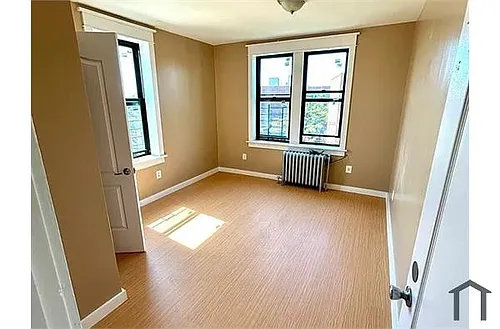 2288 Mott Ave Photo 1