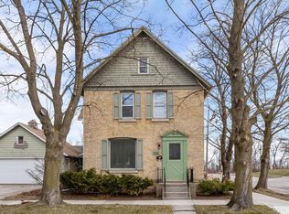 1135 S 7th St, Manitowoc, WI 54220