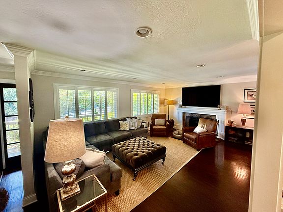 2nd image of 843 Glennan Dr