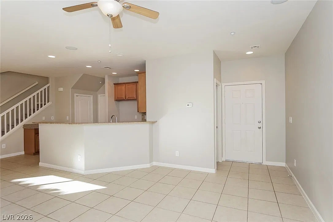 4 bed, 2.5 bath, 1619 sqft, $2,200 — Photo 3