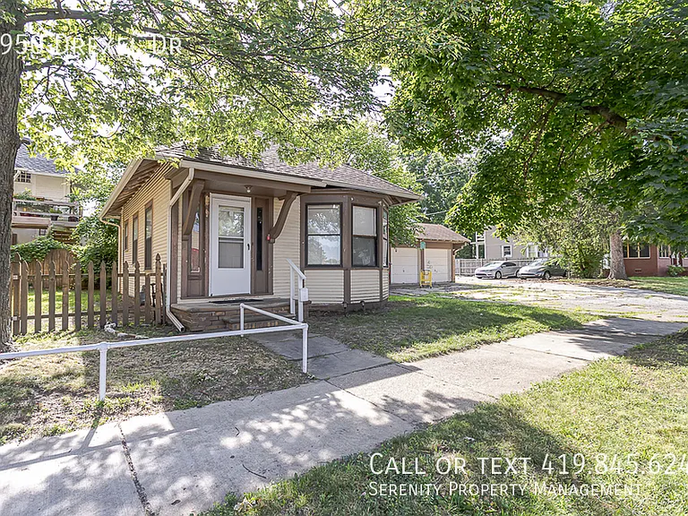 3950 Drexel Dr — Photo 1