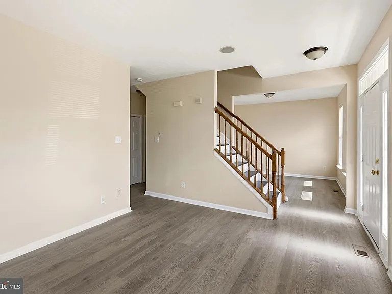 4704 Denview Way — Photo 4