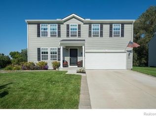 8223 Bayberry Ct, Dexter, MI 48130