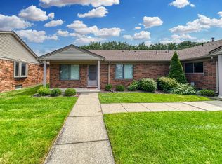 32689 Stoneybrook Ln, Fraser, MI 48026