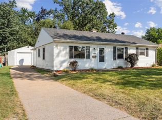 1438 Richmond Rd NE, Cedar Rapids, IA 52402