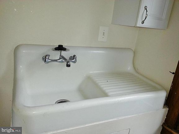 4th image of 179 Sycamore St #2