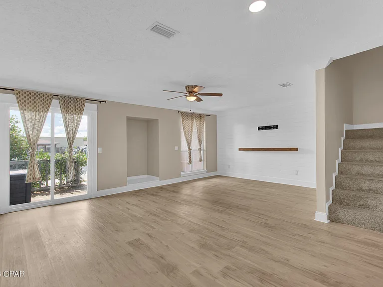 1365 Capri Dr — Photo 26