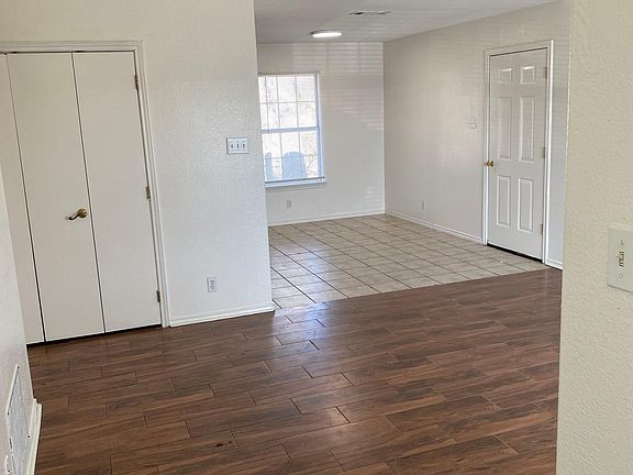 5th image of 1503 E Thomas St