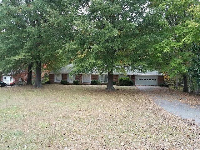1st image of 50 Plandome Ct
