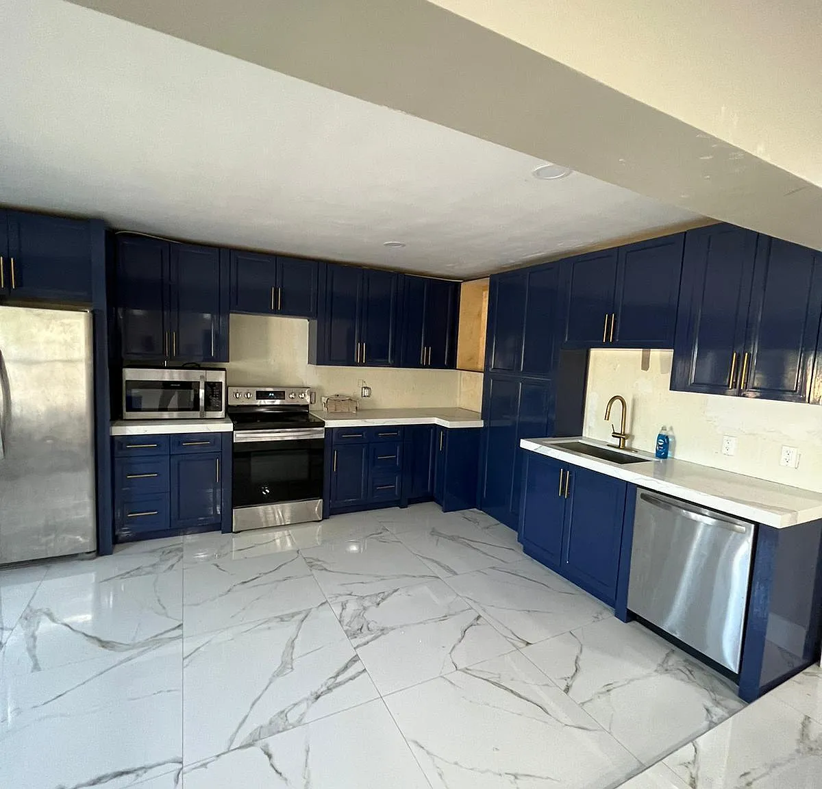 4 bed, 3.5 bath, 2468 sqft, $4,500 — Photo 1