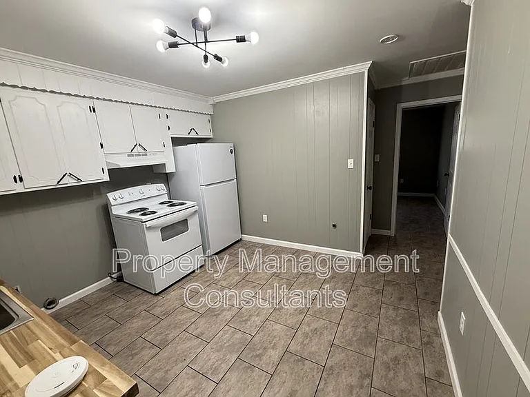2800 E 10th Ave — Photo 8