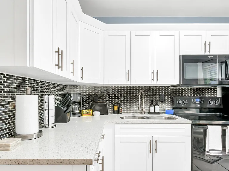 3331 Lake Ave — Photo 8
