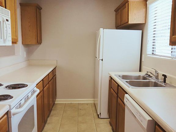 5th image of 1100 Woodlawn Ave #64