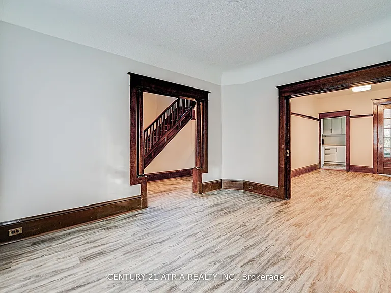 397 Parkside Dr — Photo 5