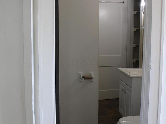 4th image of 244 Hague Ave