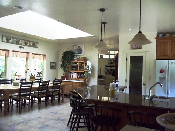 Skylights & 9ft Ceilings