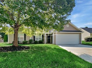 706 Walnut Crossing Dr, Whitsett, NC 27377