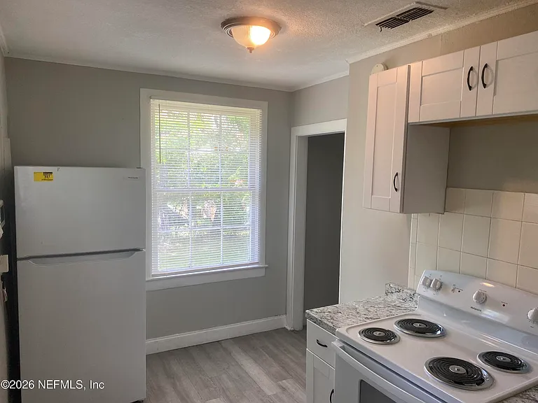 2854 Wickwire St — Photo 6